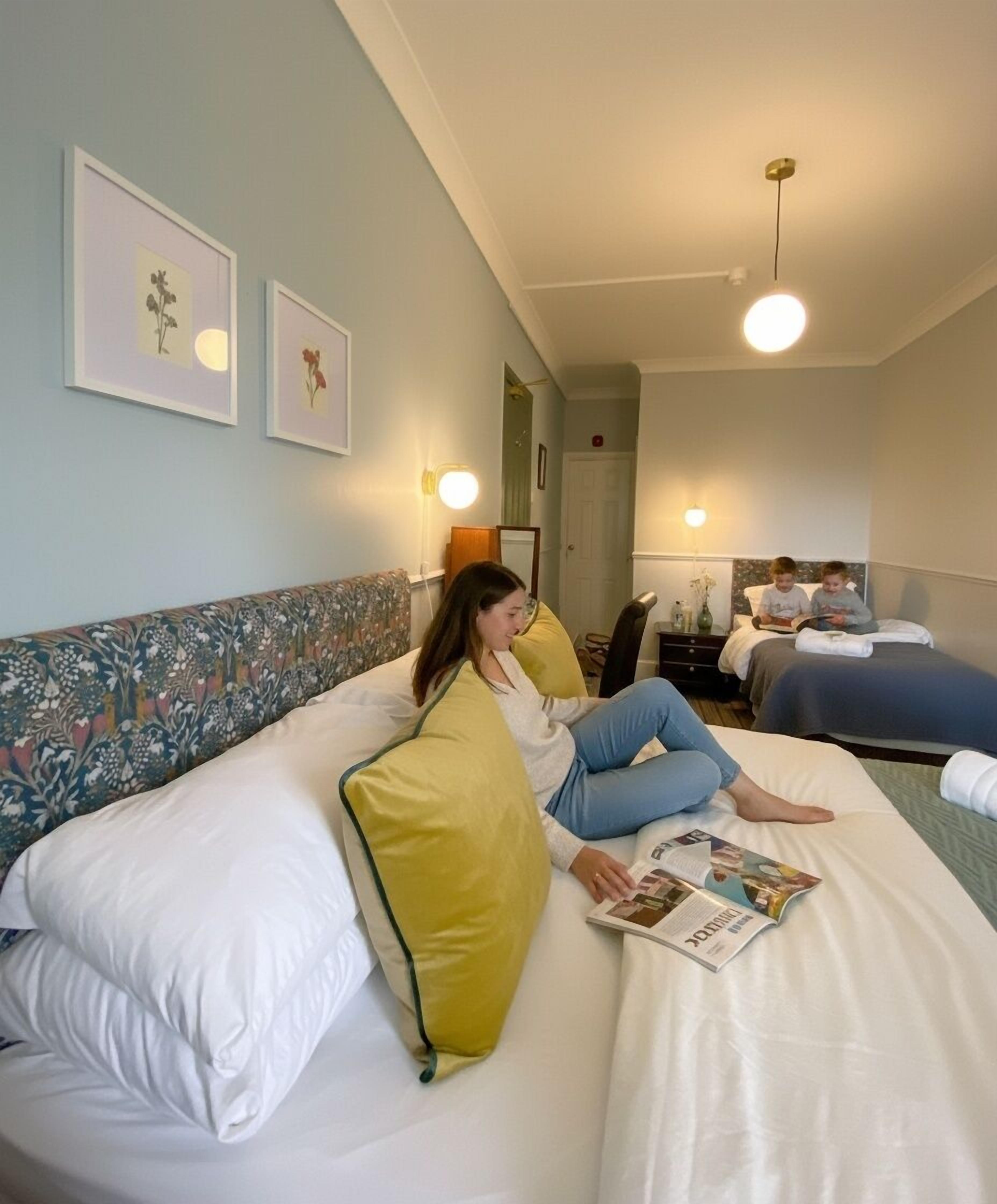 Standard Triple Room | Desk, laptop workspace, iron/ironing board, free WiFi