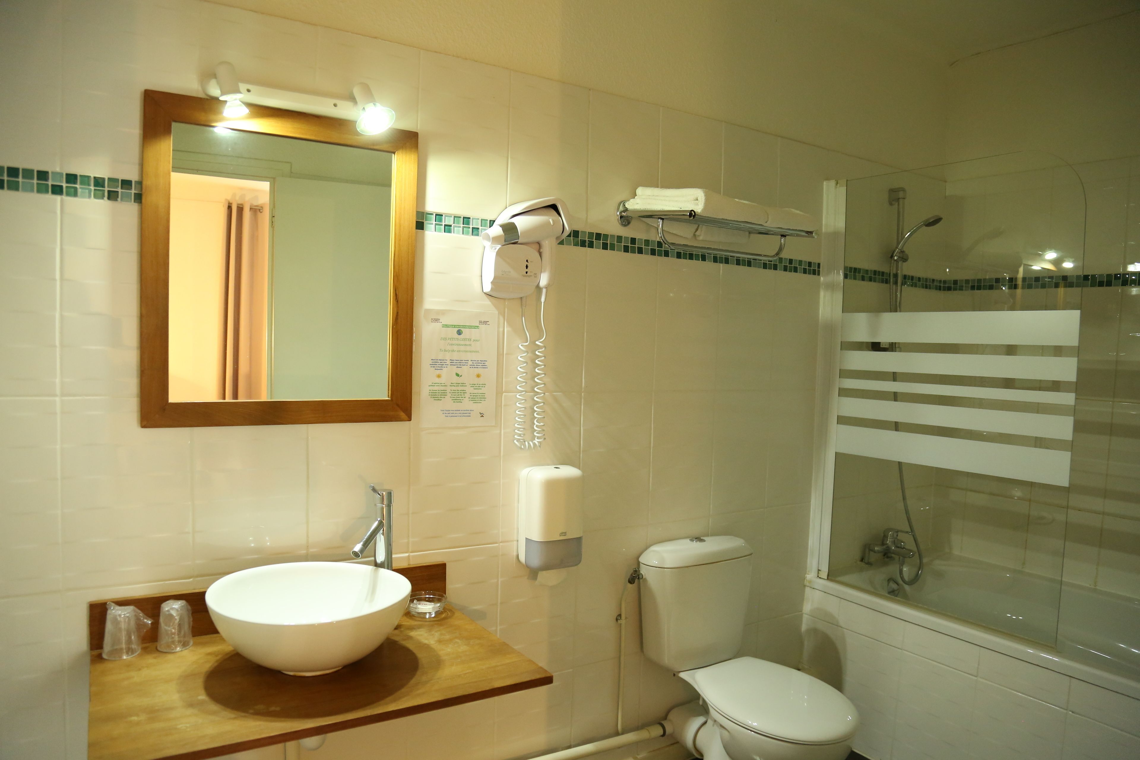 Family Quadruple Room | Bathroom | Hair dryer, towels