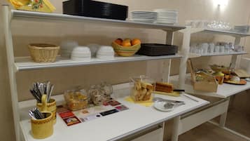 Päivittäinen buffetaamiainen (7 EUR per henkilö)
