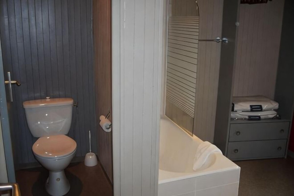 Bathroom | Hair dryer, towels