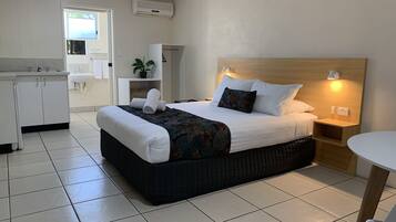 Standard Room, 1 Queen Bed