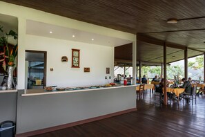 Breakfast, lunch, dinner served; local cuisine  - La Laguna del Lagarto Eco-Lodge (Pital)