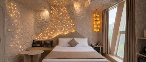 Jugnu Room with Grand Jacuzzi | 1 Schlafzimmer, Bettwäsche aus ägyptischer Baumwolle