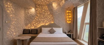 Dragonfly - The Art Hotel