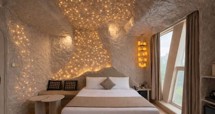 Dragonfly - The Art Hotel