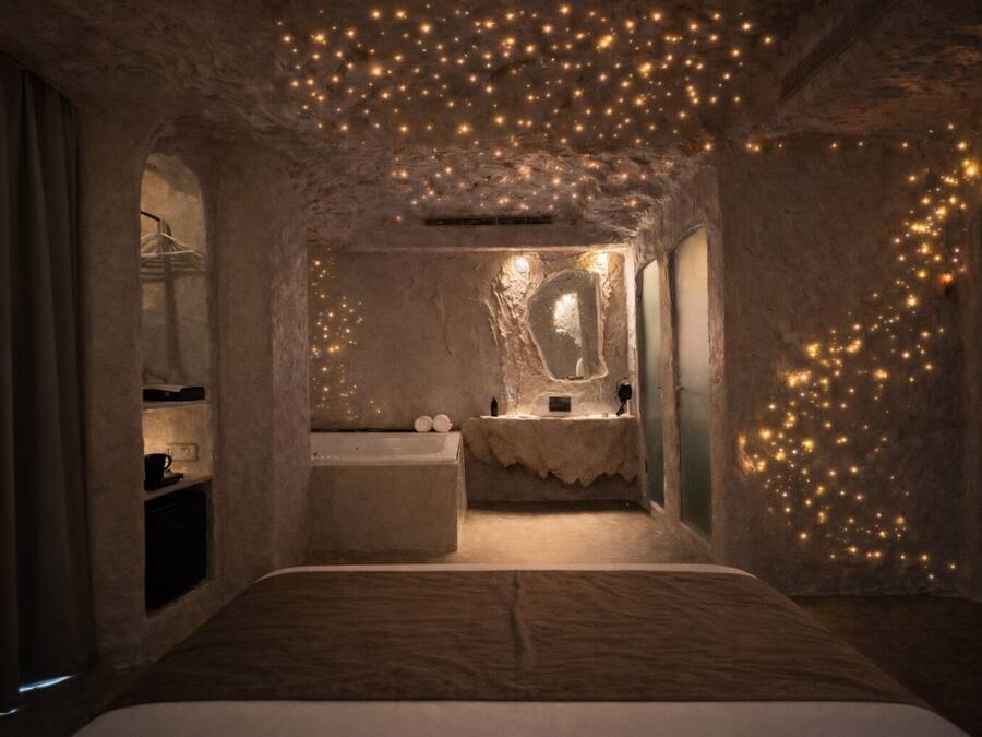 Jugnu Room with Grand Jacuzzi | 1 quarto, roupas de cama de algodão egípcio, roupas de cama premium