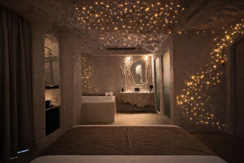 Dragonfly - The Art Hotel