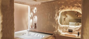 Dragonfly - The Art Hotel