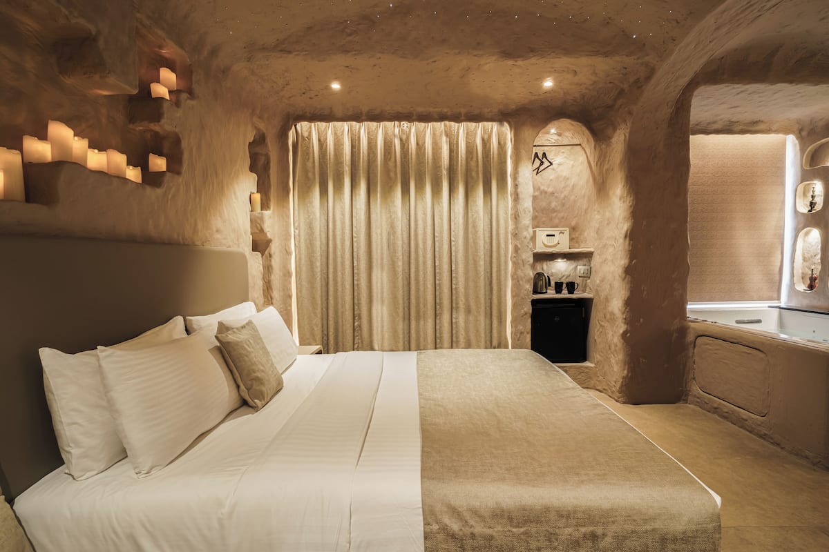1 bedroom, Egyptian cotton sheets, premium bedding, pillow-top beds