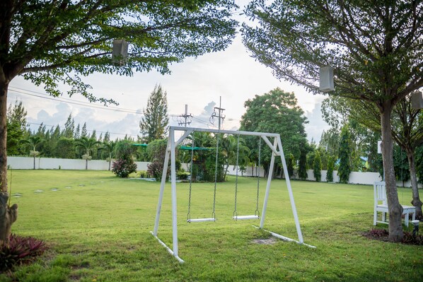 منطقة لعب الأطفال - خارجية