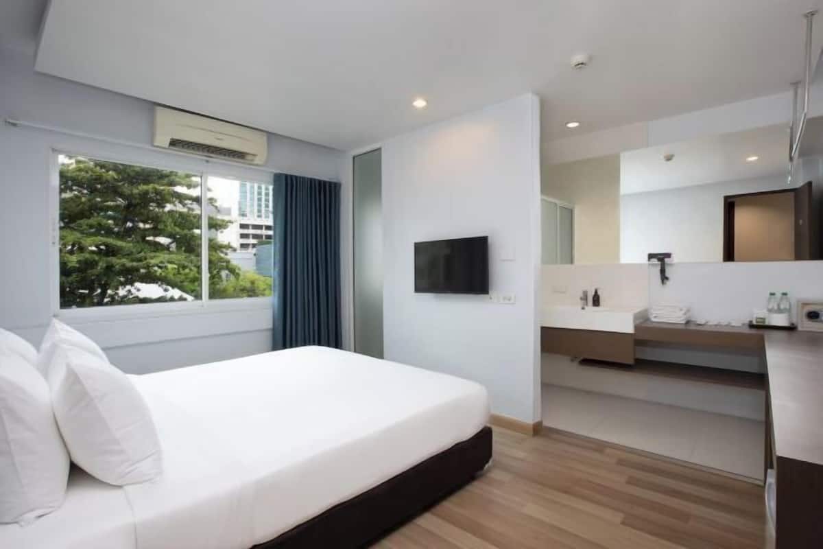 Minibar, in-room safe, desk, blackout curtains