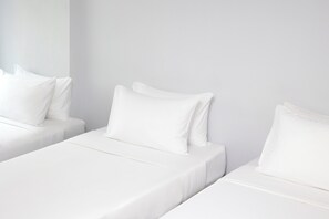 Standard Triple Room | Minibar, in-room safe, desk, blackout drapes - Nantra Silom (Bangkok)