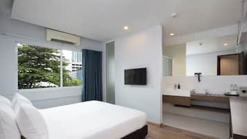 Standard Double Room | Minibar, in-room safe, desk, blackout drapes