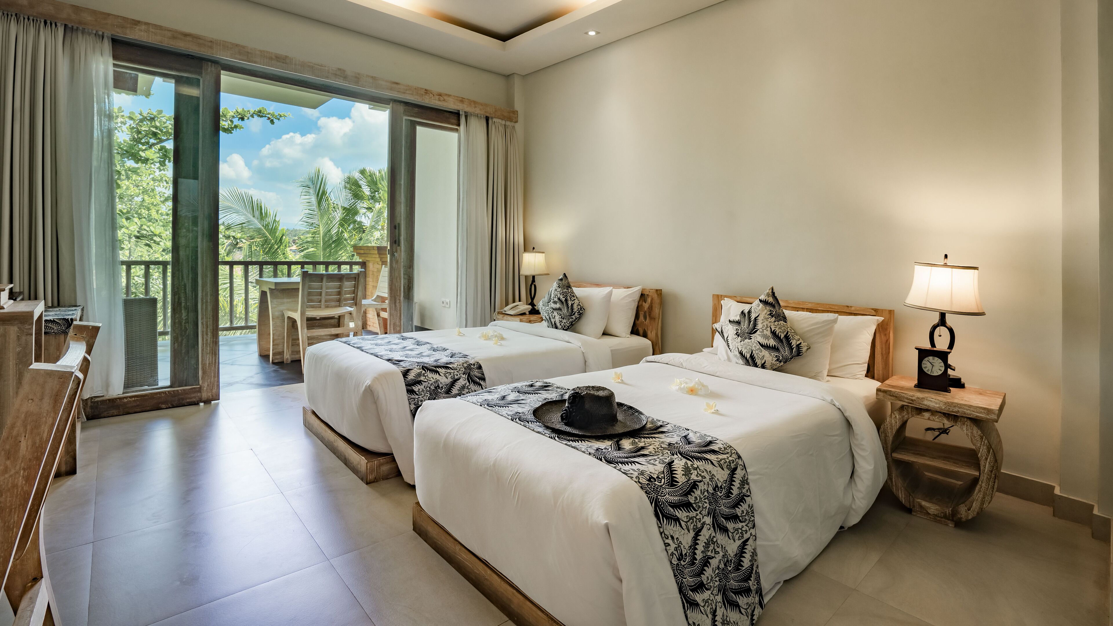 deluxe room, 1 bedroom, balcony, garden view | minibar, in-room safe, individually decorated, individually furnished