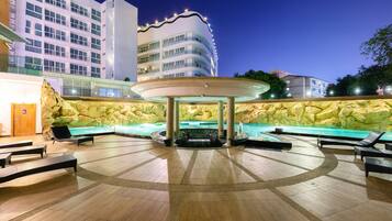 Outdoor pool, sun loungers