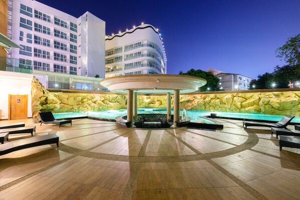 Außenpool, Liegestühle