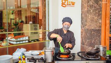 Daily buffet breakfast (THB 300 per person)