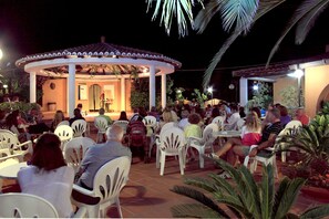 Café da manhã, almoço e jantar