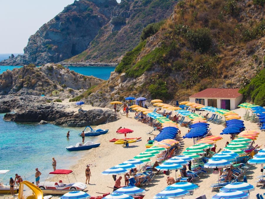 Playa privada, arena blanca y servicio gratuito de transporte a la playa