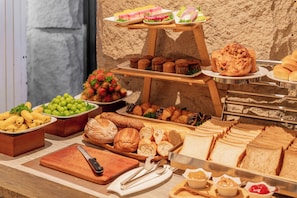 Breakfast meal - A&EM Ben Thanh (Ho Chi Minh City)