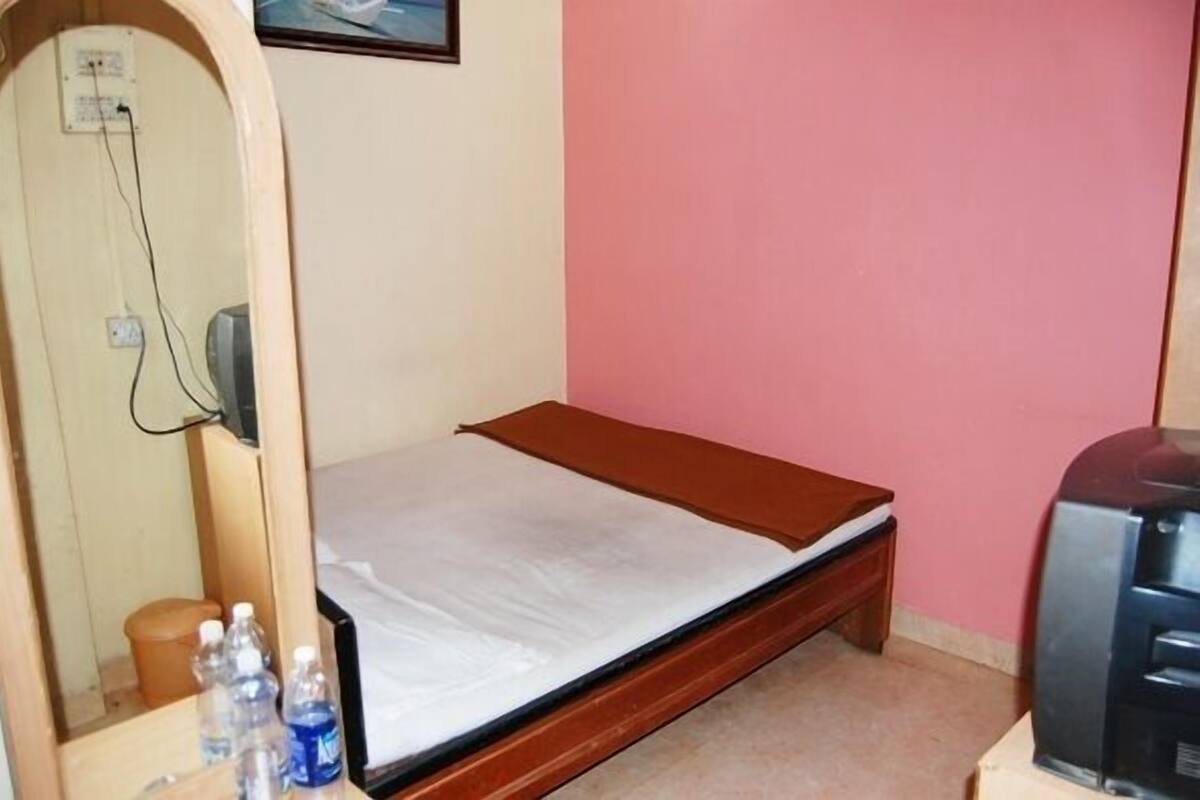 Dormitorio compartido, solo para hombres | Cunas gratuitas, camas extra y wifi gratis