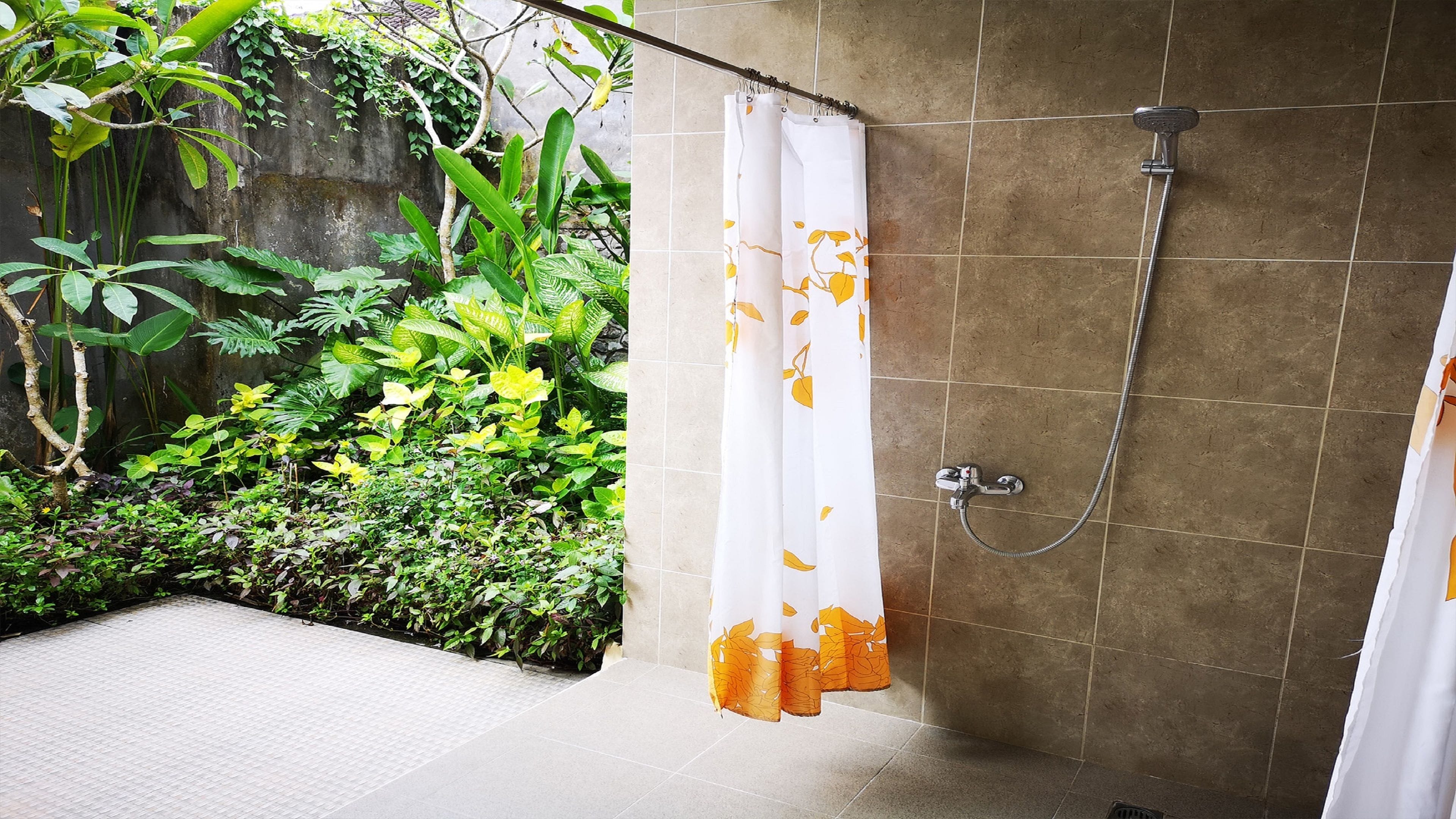 combined shower/bathtub, free toiletries, hair dryer, bathrobes