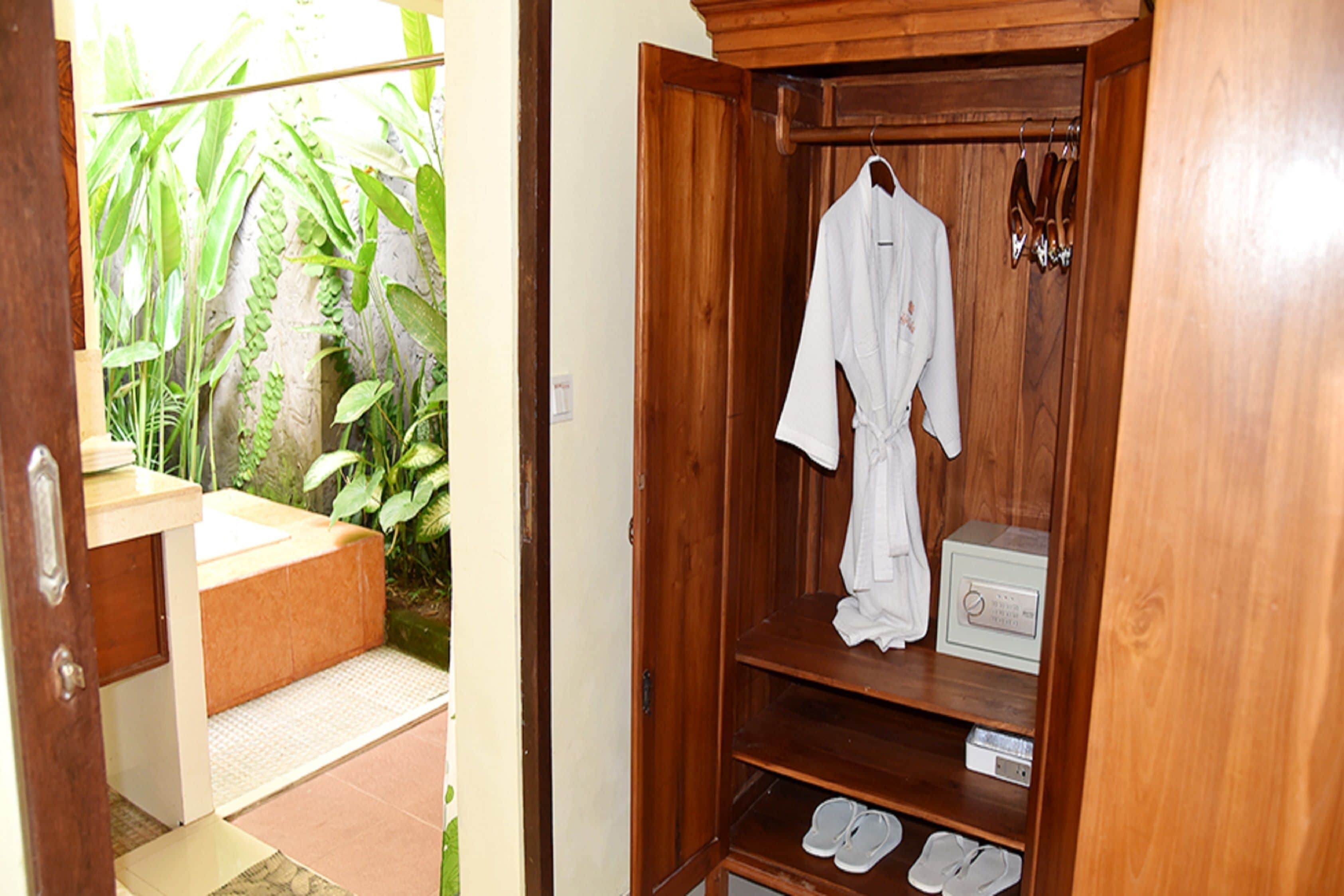 4 bedrooms, select comfort beds, minibar, in-room safe