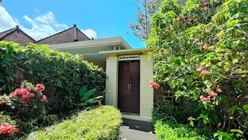 Select Comfort beds, minibar, in-room safe, individually decorated