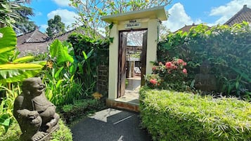 Villa – premium, 2 soverom, privat basseng, ved basseng | Senger med Select Comfort-madrass, minibar og safe på rommet