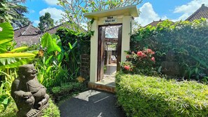 프리미엄 빌라, 침실 2개, 전용 수영장, 풀사이드 | 셀렉트 컴포트 침대, 미니바, 객실 내 금고, 각각 다른 스타일의 인테리어