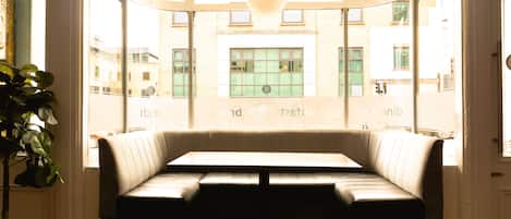 Daily continental breakfast (EUR 10.00 per person)