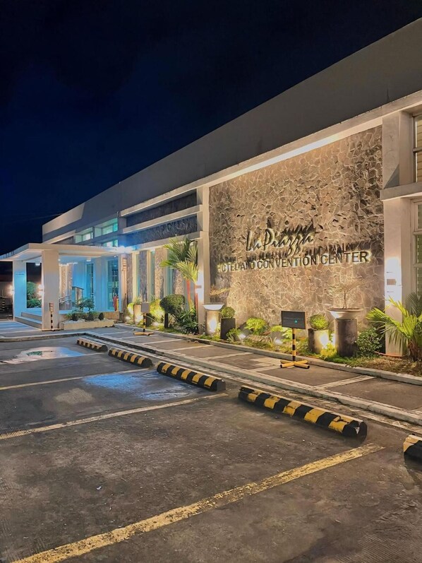 Exterior - La Piazza Hotel & Convention Center (Legazpi)