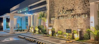 La Piazza Hotel & Convention Center