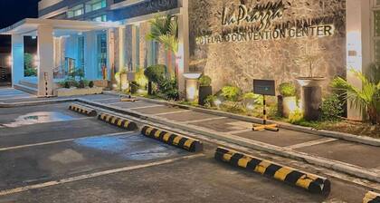 La Piazza Hotel & Convention Center