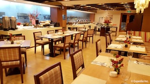 Daily full breakfast (PHP 500 per person)