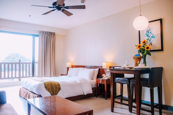 Deluxe-Zimmer (Back Balcony) | Minibar, Zimmersafe, Schreibtisch, kostenloses WLAN