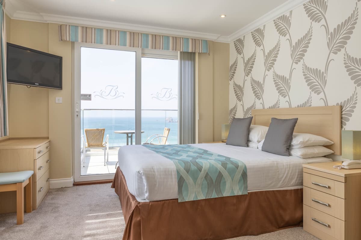 Habitación Premium doble, balcón, vistas al mar | 1 dormitorio, decoración individual, mobiliario individual