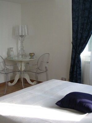 Con stile personalizzato, con arredamento individuale, tende oscuranti