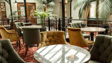 Alfresco dining, open daily