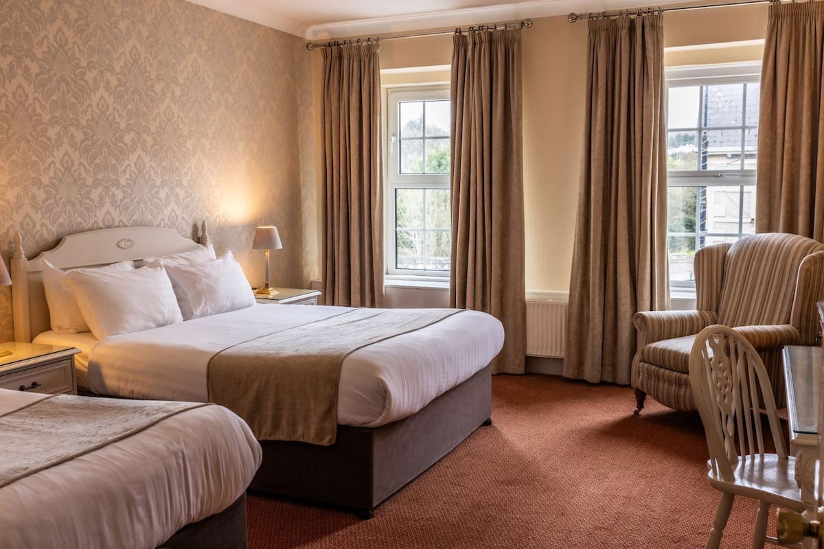 traditional twin room | individually decorated, individually furnished, soundproofing