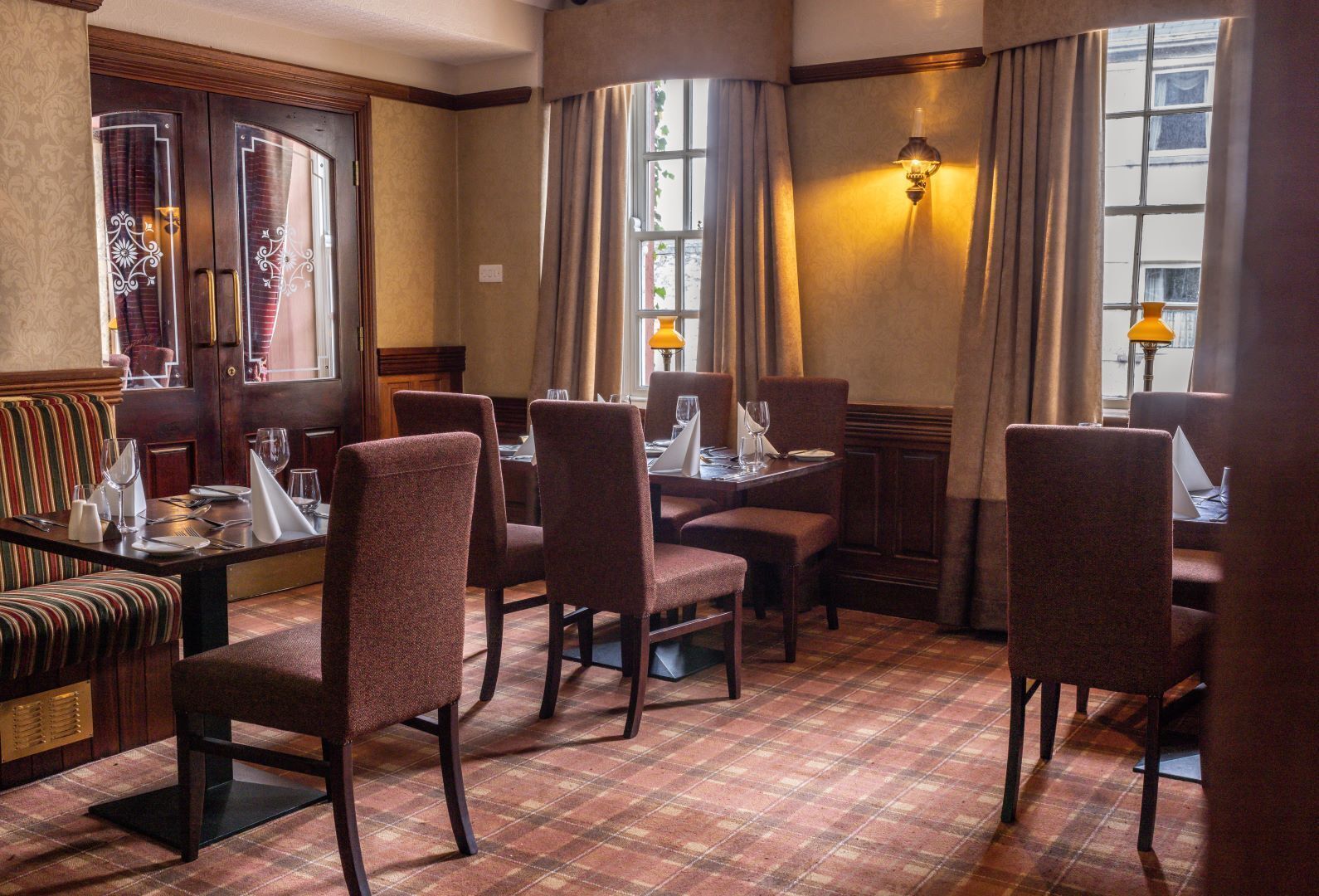 breakfast, lunch and dinner served