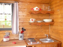 Refrigerador, microondas, placa de cocina, tetera/pava eléctrica