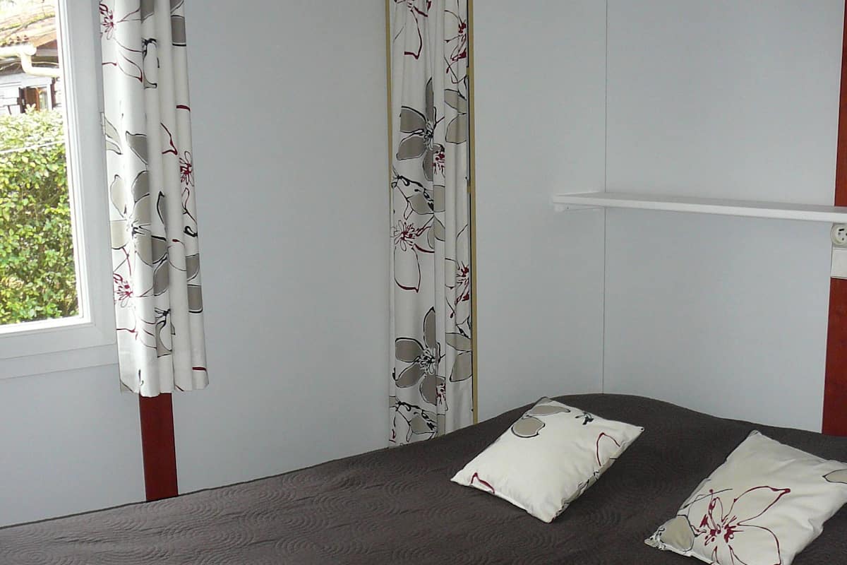 Standaard chalet, 1 tweepersoonsbed, kitchenette, uitzicht op tuin | Luxe beddengoed, verduisterende gordijnen, geluiddichte muren