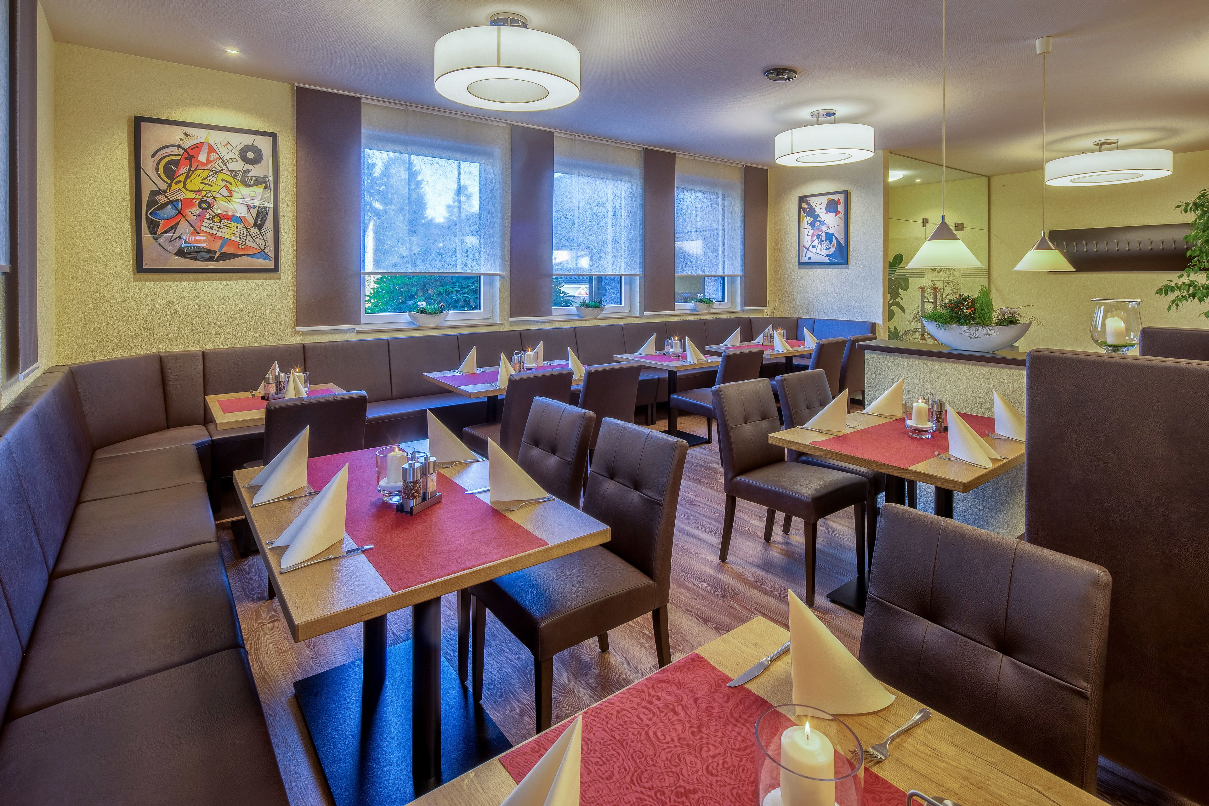 breakfast, lunch served; international cuisine, al fresco dining