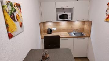 Business-Suite, Nichtraucher | Essbereich im Zimmer