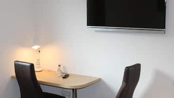 1 habitaciĂłn y espacio para trabajar con laptop