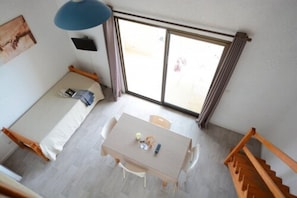 Apartment, 2 Bedrooms, Balcony, Sea View (T3) | In-room dining - Résidence Roc e Mare (Cargese)