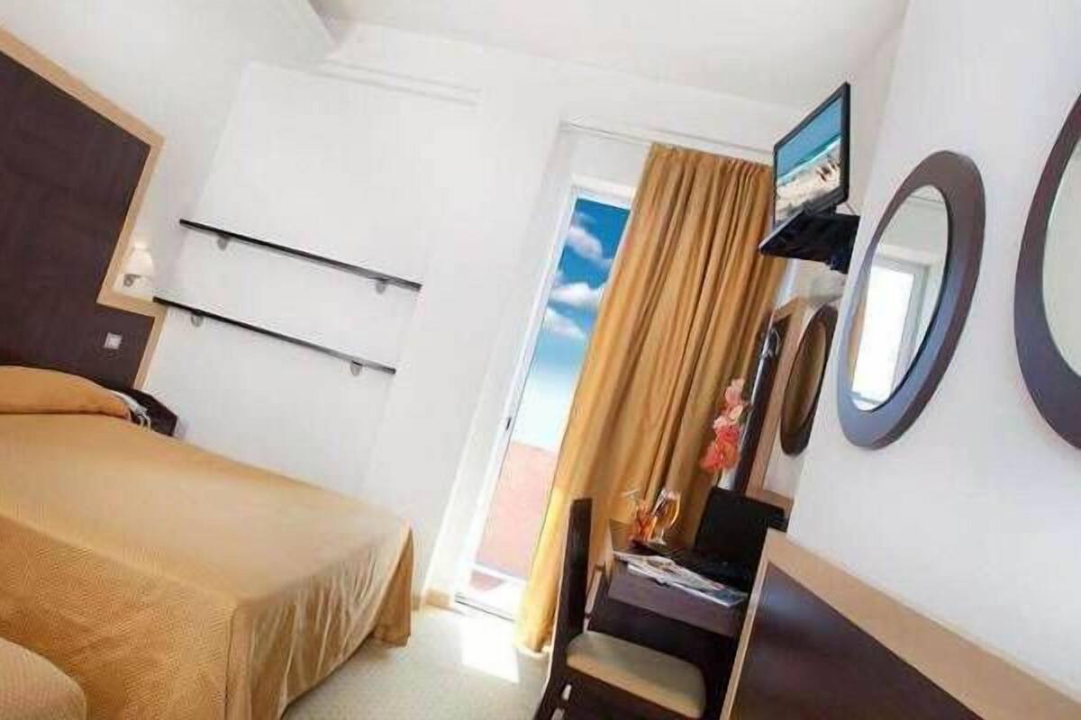 In-room safe, individually furnished, desk, blackout curtains
