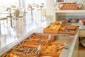 Free daily buffet breakfast