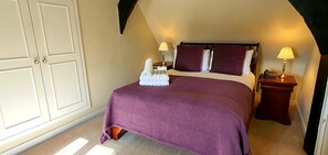Desk, iron/ironing board, cribs/infant beds, free WiFi - Cathedral Gate Hotel (Canterbury)